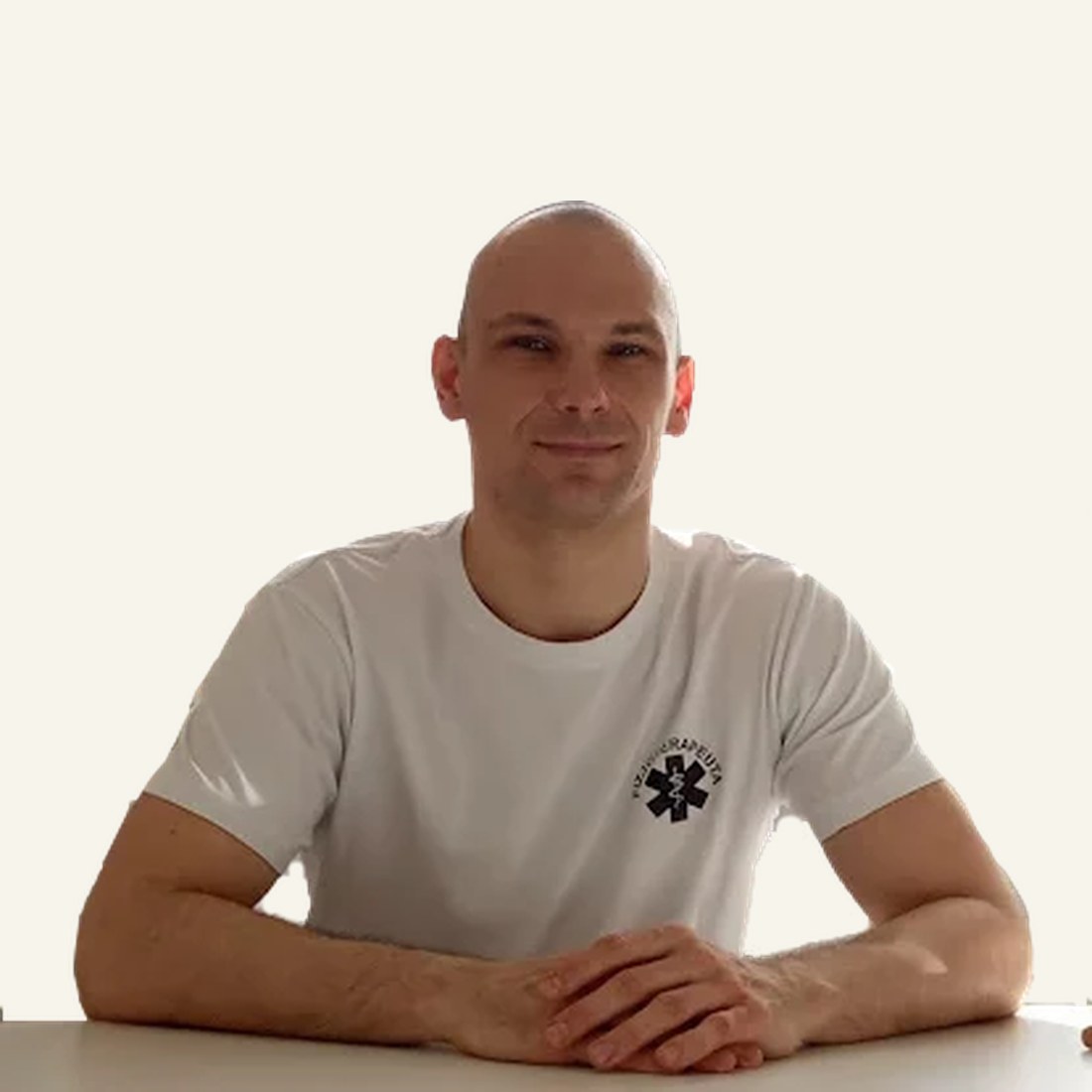 mgr Paweł Jędrasik, fizjoterapeuta prowadzący gabinet w Inowrocławiu